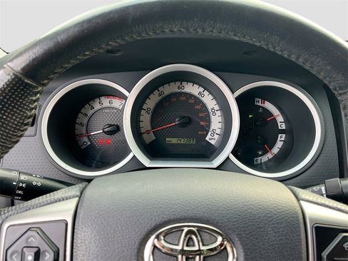 Used 2014 Toyota Tacoma Base image 12