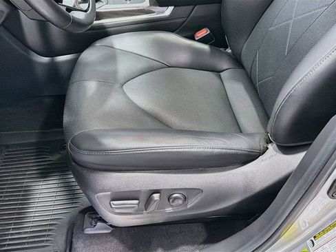 Certified 2022 Toyota Highlander Platinum AWD/4WD image 17