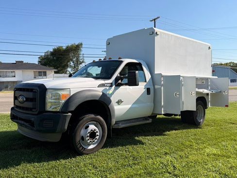 Used 2015 Ford F550 2WD Regular Cab Super Duty image 2