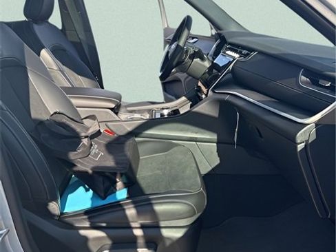 New 2025 Jeep Grand Cherokee Altitude image 30