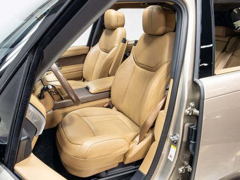 Used 2025 Land Rover Range Rover SE AWD/4WD image 6