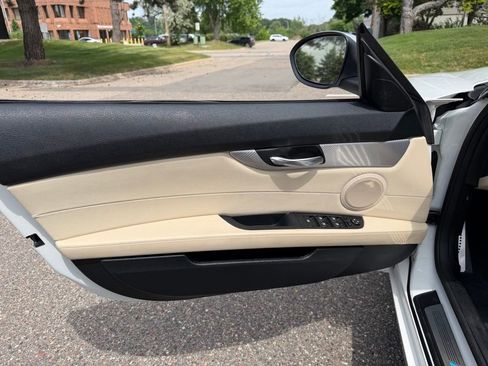 Used 2011 BMW Z4 sDrive35is RWD image 19