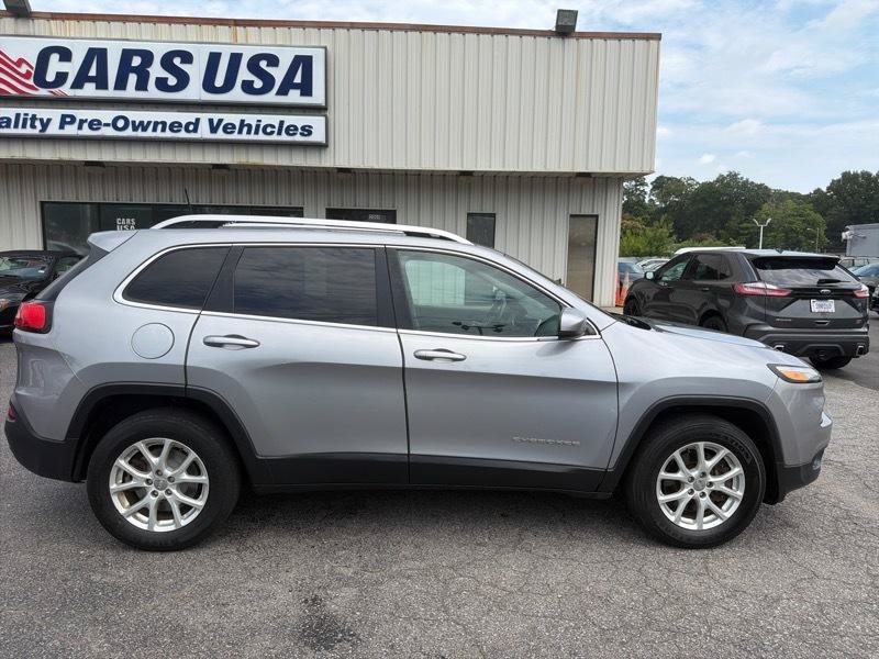 Used 2016 Jeep Cherokee Latitude w/ Safety/Convenience Group AWD/4WD image 9