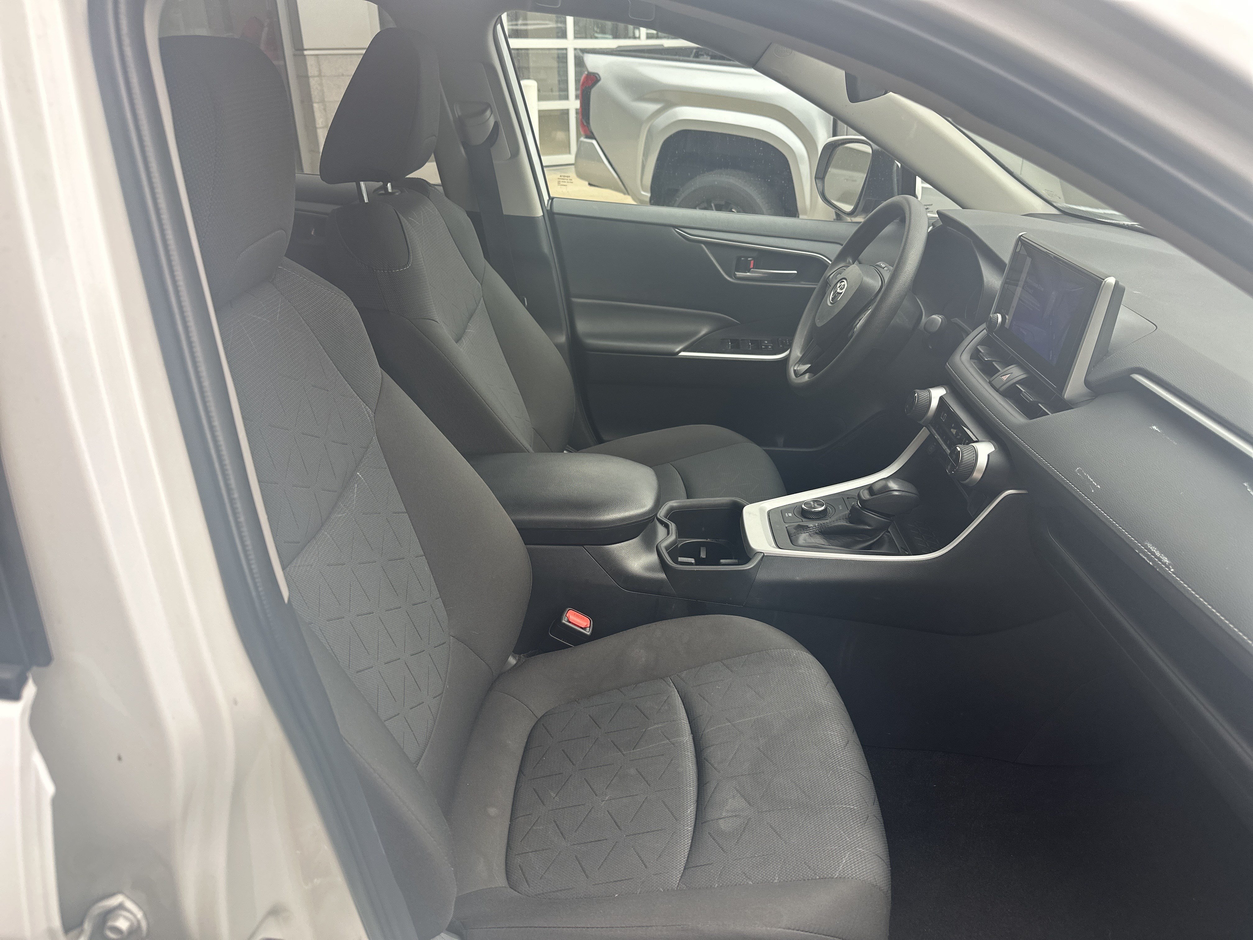 Used 2025 Toyota RAV4 XLE AWD/4WD image 27