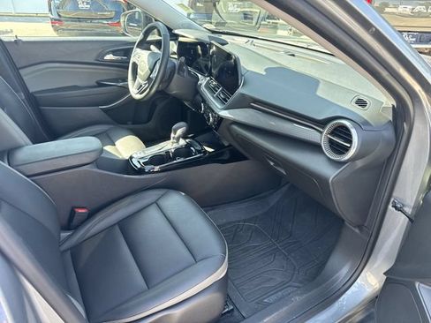 Used 2024 Chevrolet Trax ACTIV w/ Sunroof Package FWD image 28