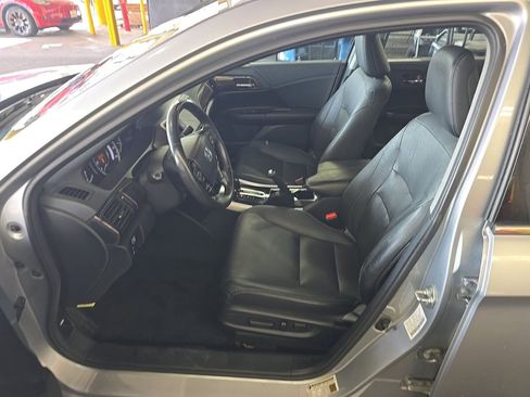 Used 2017 Honda Accord EX-L image 7