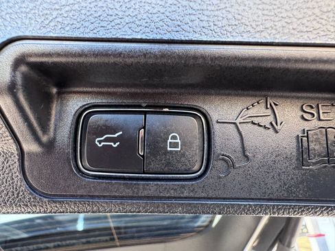 Used 2022 Ford Explorer XLT AWD/4WD image 39