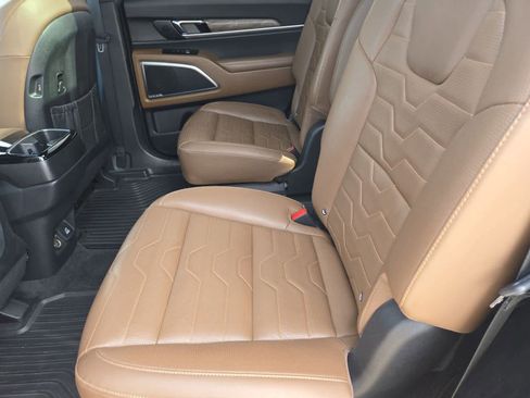 Certified 2022 Kia Telluride SX w/ SX Prestige Package image 19