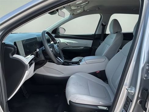 Used 2025 Hyundai Tucson SEL FWD image 17