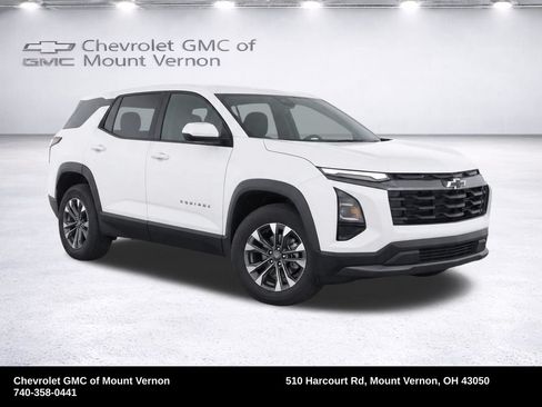 Used 2026 Chevrolet Equinox LT w/ Convenience Package II FWD image 2