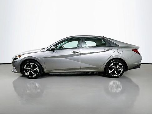 Used 2023 Hyundai Elantra SEL w/ Convenience Package FWD image 4