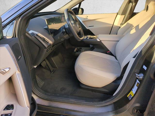 Used 2024 BMW iX xDrive50 w/ Sport Package AWD/4WD image 16