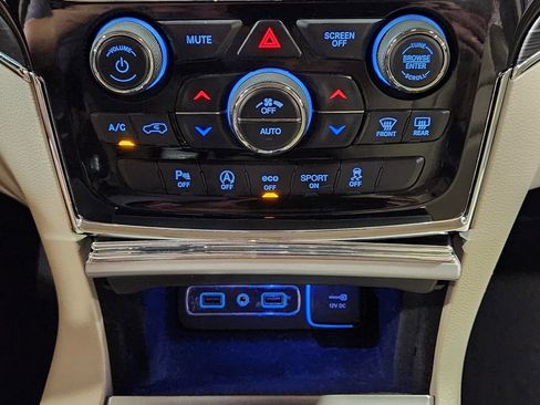 Used 2021 Jeep Grand Cherokee Limited image 38