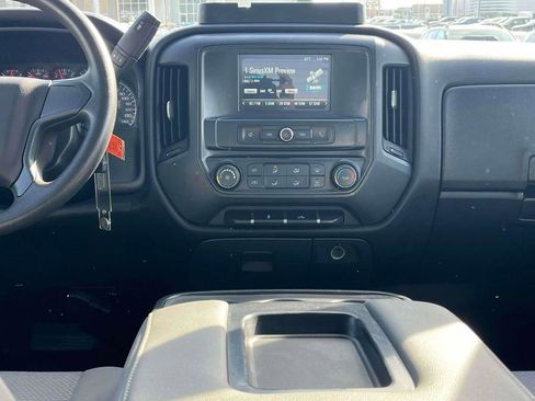 Used 2018 Chevrolet Silverado 1500 Custom w/ Custom Convenience Package image 3