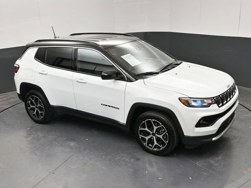 Used 2025 Jeep Compass Limited AWD/4WD image 17