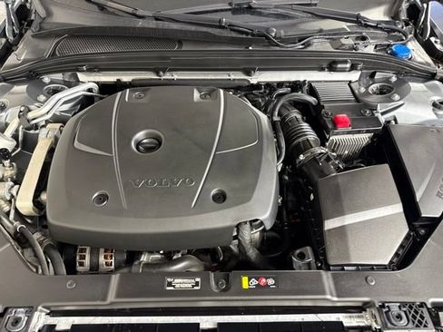Used 2019 Volvo S60 T6 Momentum w/ Multimedia Package AWD/4WD image 11