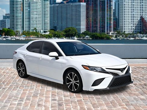 Used 2019 Toyota Camry SE FWD image 9
