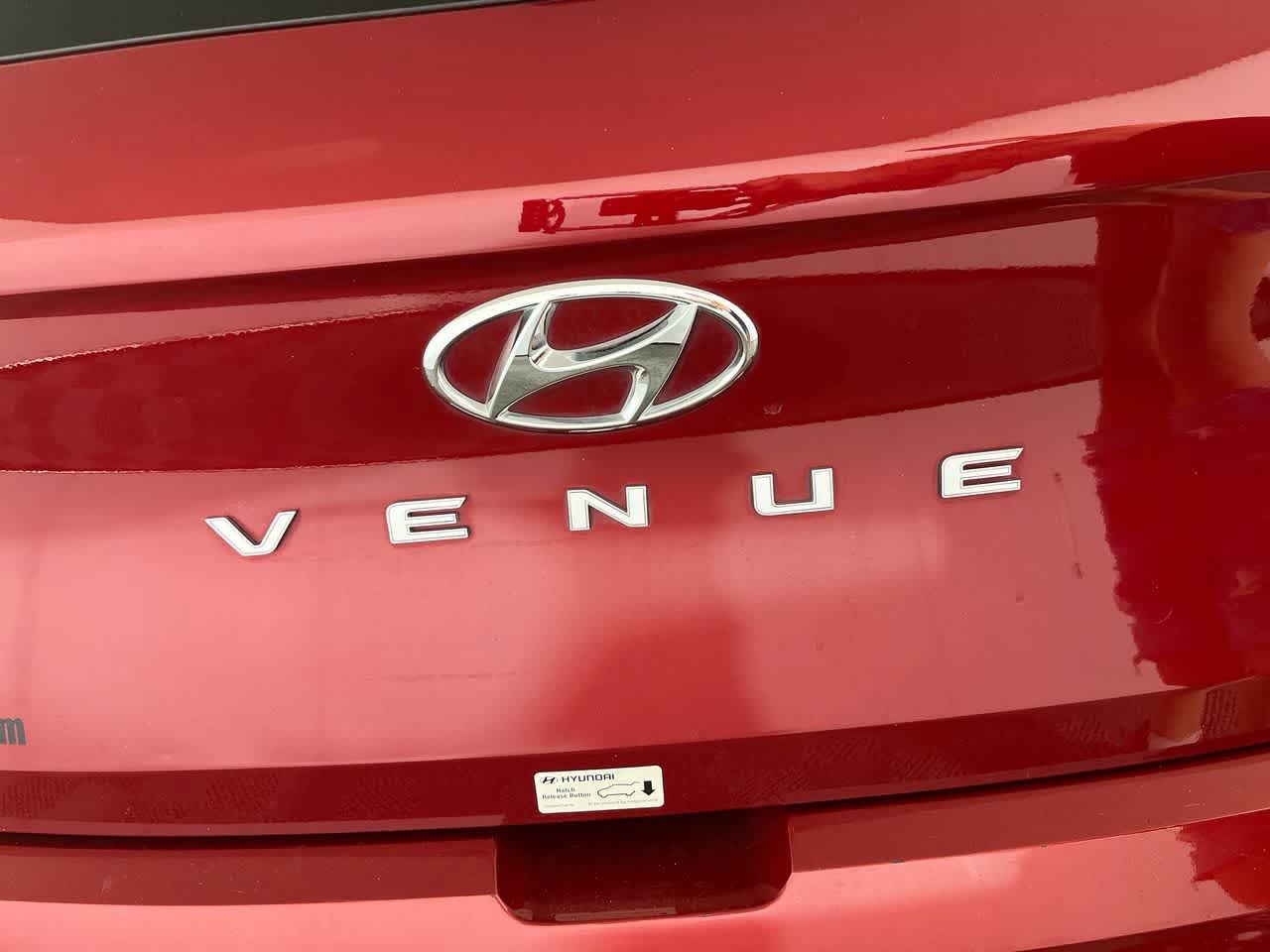 Used 2025 Hyundai Venue SEL FWD image 11