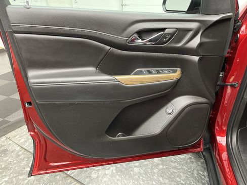 Certified 2023 GMC Acadia SLE w/ Driver Convenience Package image 8