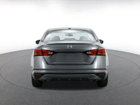 Used 2025 Nissan Altima 2.5 SV FWD image 8