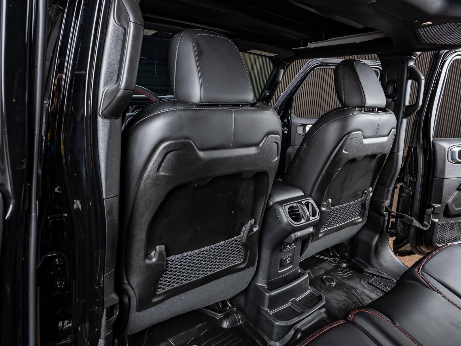 Used 2024 Jeep Wrangler Unlimited Rubicon AWD/4WD image 40