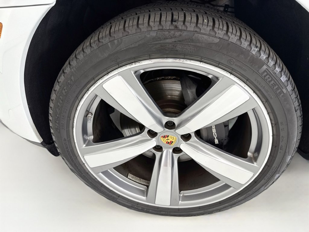 Certified 2025 Porsche Macan AWD/4WD image 30