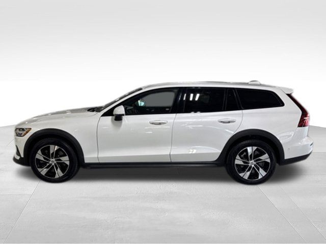 Used 2024 Volvo V60 B5 Cross Country Plus AWD/4WD image 2