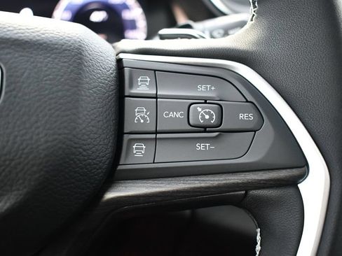 New 2025 Jeep Grand Cherokee Limited w/ Black Appearance Package AWD/4WD image 16