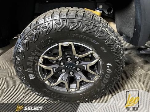 Used 2023 Chevrolet Colorado ZR2 w/ ZR2 Convenience Package III AWD/4WD image 27