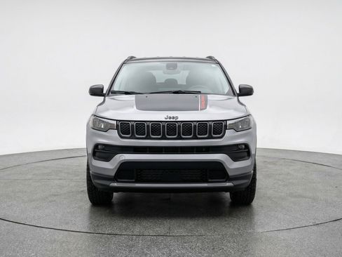 Used 2025 Jeep Compass Trailhawk AWD/4WD image 2