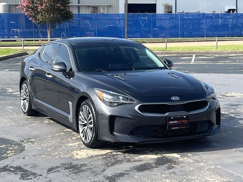 Used 2019 Kia Stinger Premium RWD image 3