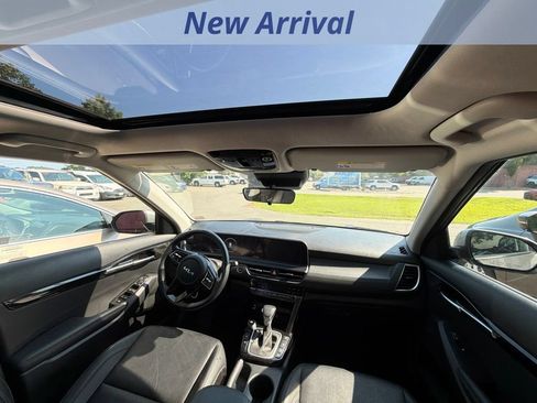 Used 2025 Kia Seltos EX w/ EX Sunroof Package AWD/4WD image 3