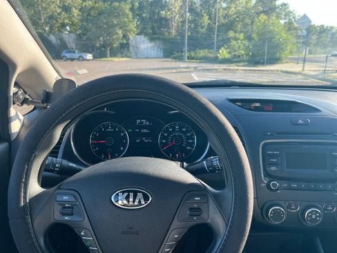 Used 2017 Kia Forte LX FWD image 8