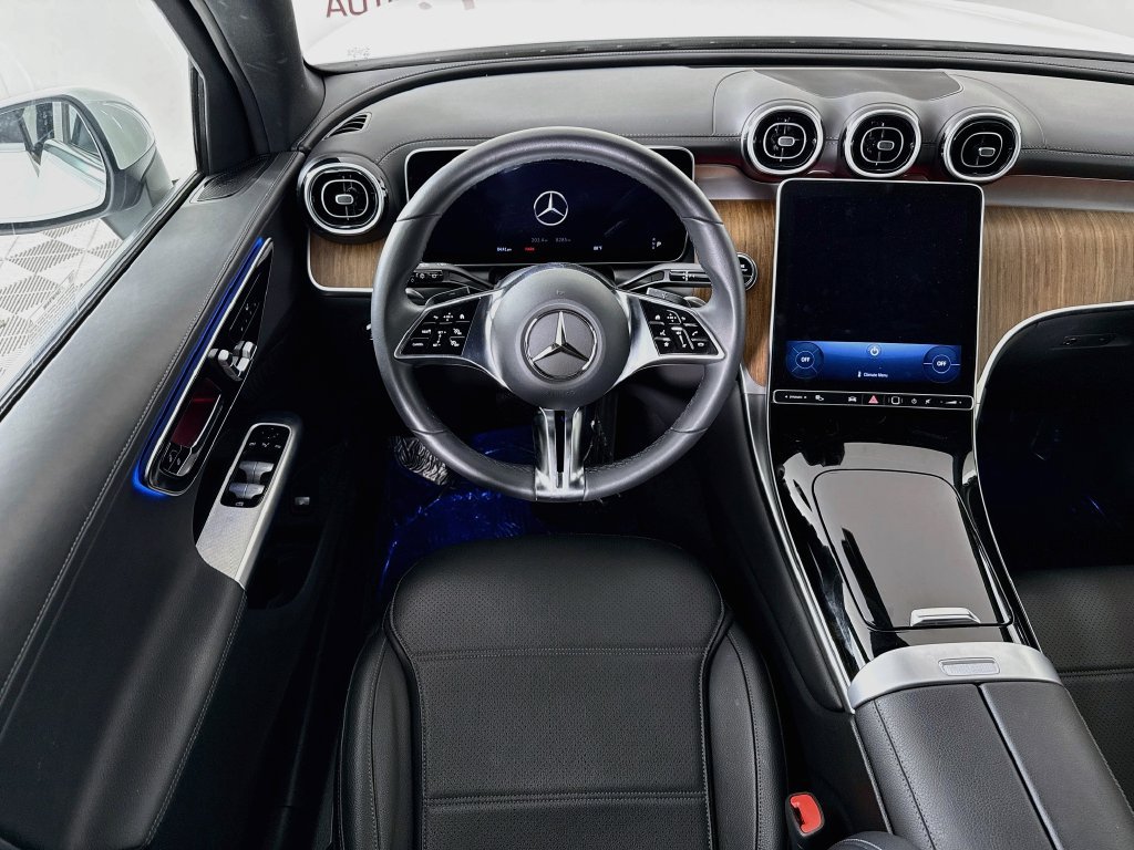 Used 2024 Mercedes-Benz GLC 300 image 22