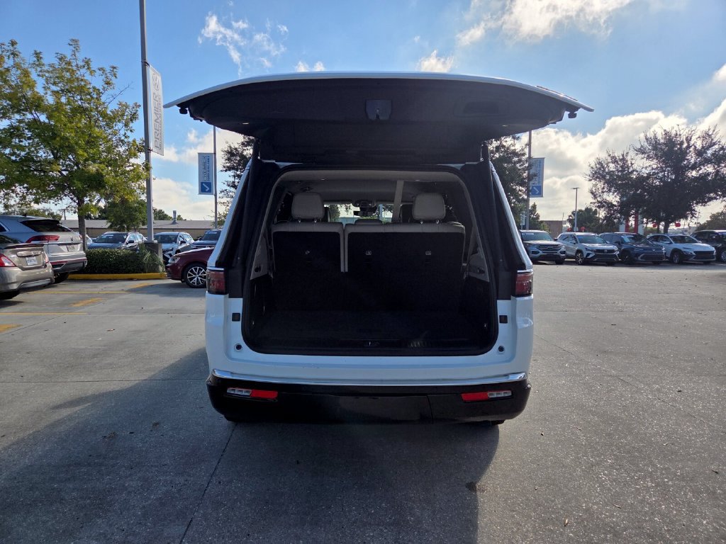 Used 2024 Jeep Wagoneer Series II w/ Flexible Seating Group RWD image 26