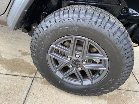 Used 2024 Jeep Wrangler Unlimited Sport AWD/4WD image 30