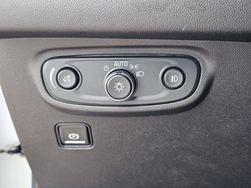 Used 2024 GMC Terrain SLT FWD image 18