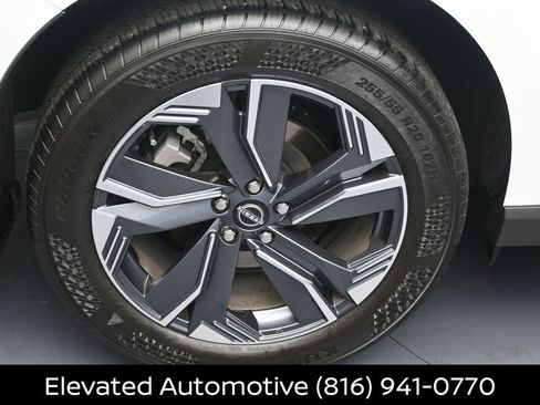 Certified 2025 Nissan Murano SV FWD image 5