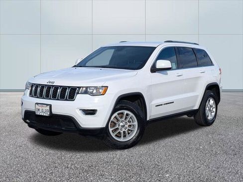 Used 2019 Jeep Grand Cherokee Laredo image 1