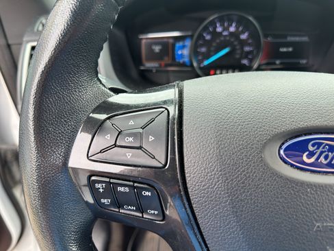 Used 2017 Ford Explorer XLT w/ Equipment Group 202A AWD/4WD image 27