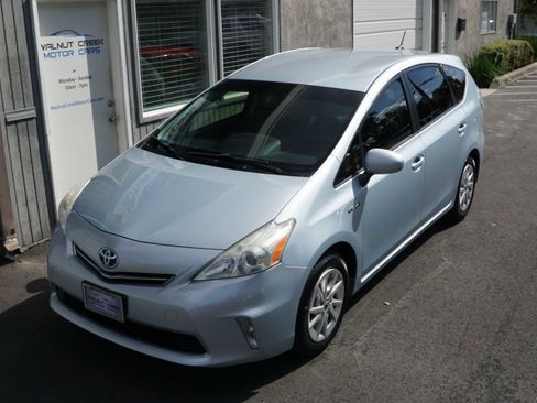 Used 2014 Toyota Prius V Three image 4