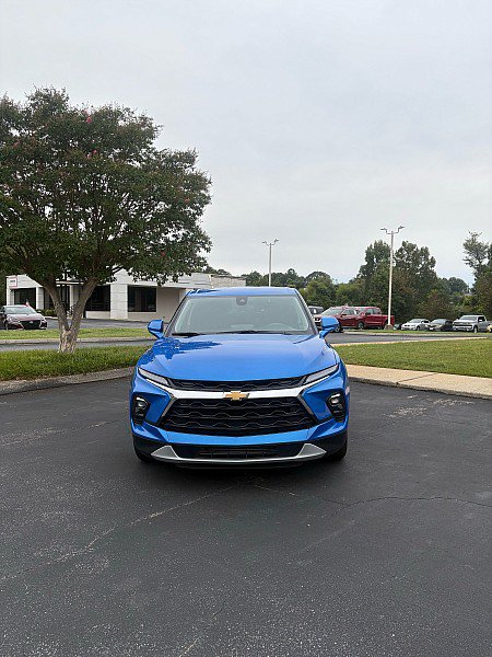 Used 2025 Chevrolet Blazer LT AWD/4WD image 3