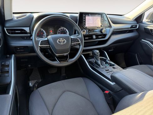 Used 2020 Toyota Highlander L image 15