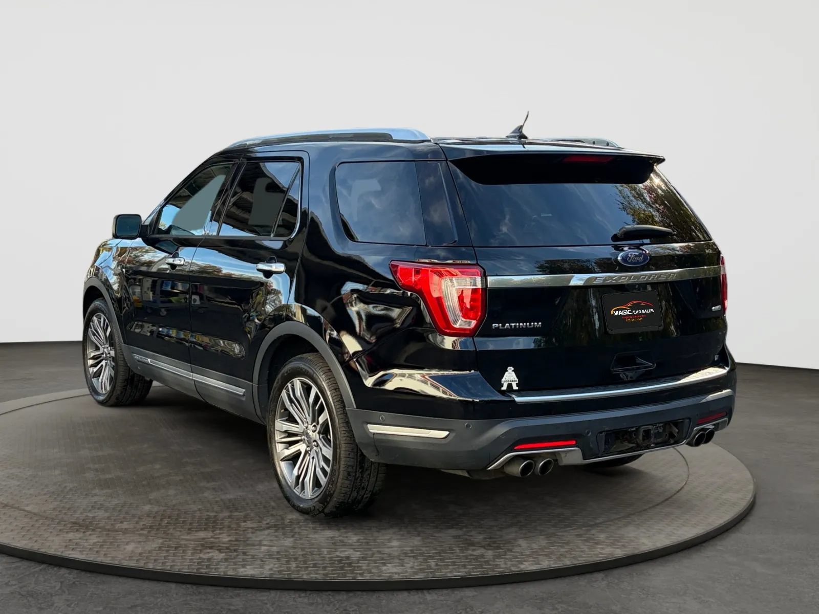 Used 2018 Ford Explorer Platinum AWD/4WD image 8