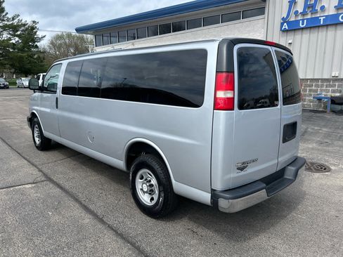 Used 2017 Chevrolet Express 3500 LT w/ LT Preferred Equipment Group image 5