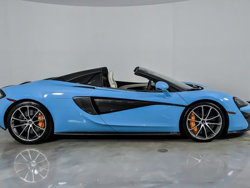 Used 2018 McLaren 570S Spider image 12