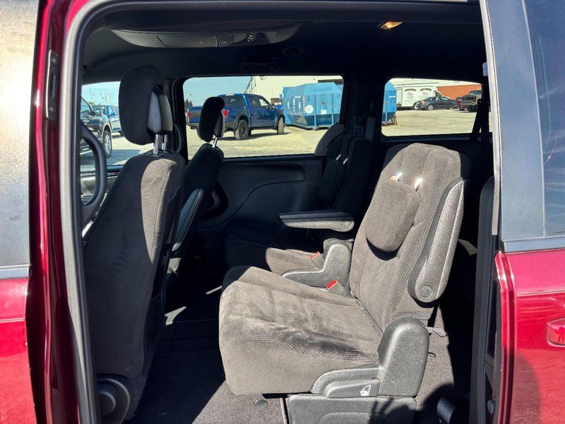 Used 2017 Dodge Grand Caravan SE FWD image 13