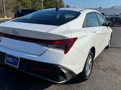 Certified 2025 Hyundai Elantra SE FWD image 5