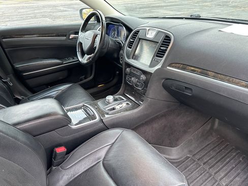 Used 2016 Chrysler 300 C image 10