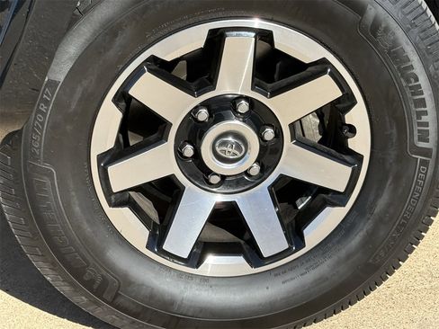 Used 2022 Toyota 4Runner TRD Off-Road image 9